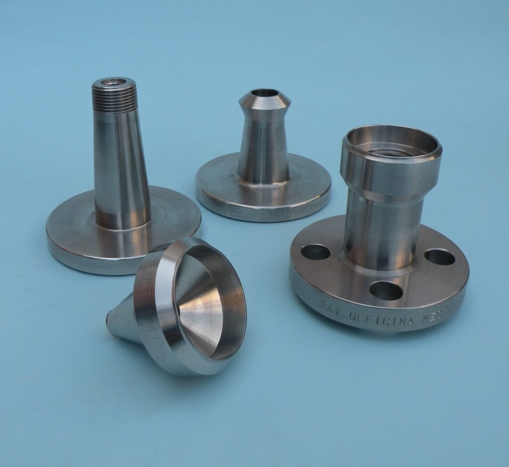 flange-a-disegno-per-misuratori-di-livello-flange-per-strumenti-di-misura-industriali-F44-F55-F53-F51-duplex-superduplex-alloy-incoloy-min-scaled